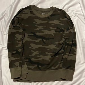 Camo Longsleeve sweater